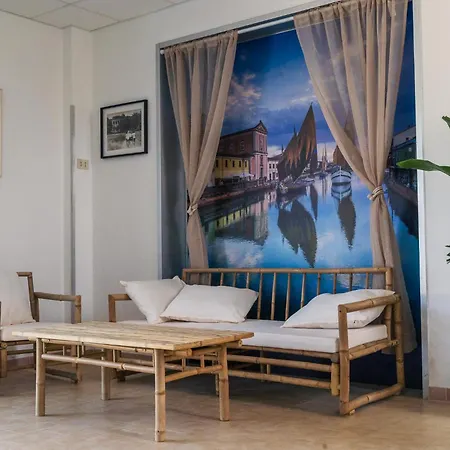 Casa Celeste Sul Mare بيت شباب تْشيزيناتيكو